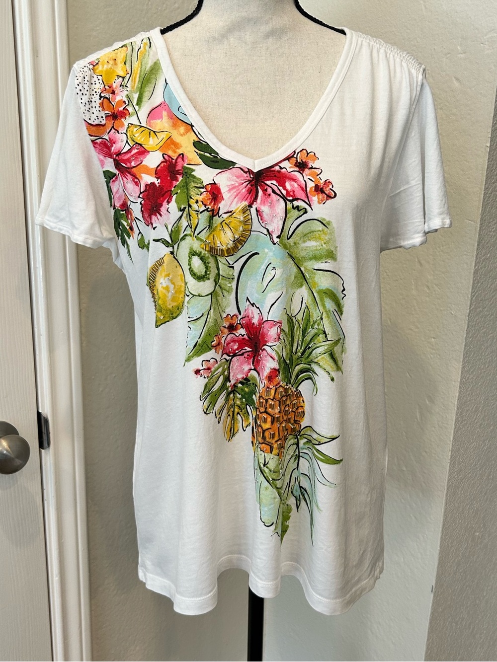 Chico's White V-Neck Tee with Tropical Floral & Pineapple Print Size 2 or Large